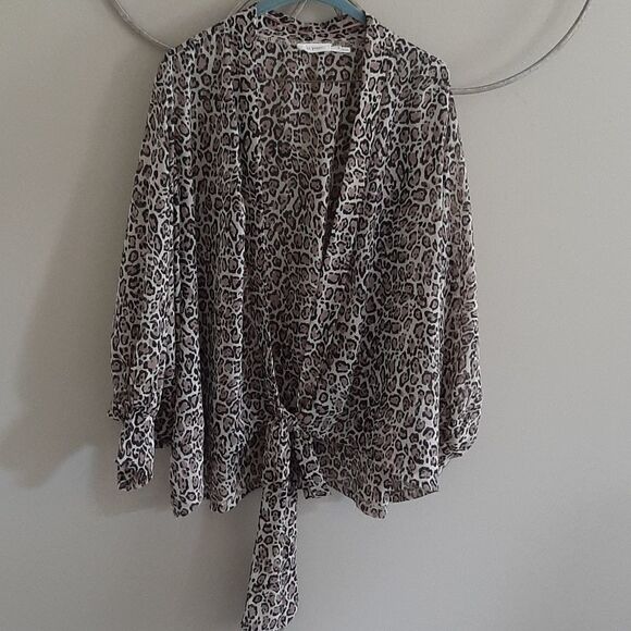Blu Pepper cheetah on trend tie front top - Picture 1 of 6
